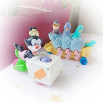 Figurine oiseau bird pigeon skate jaune yellow Warner Bros 1993 animaniacs glace icecream chariot