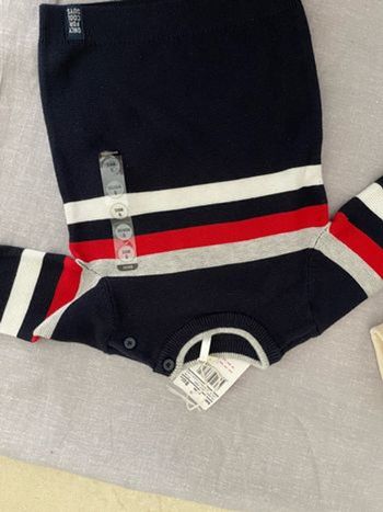 Pull bébé neuf  avec étiquette