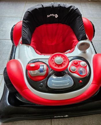 Trotteur voiture safety 1st 