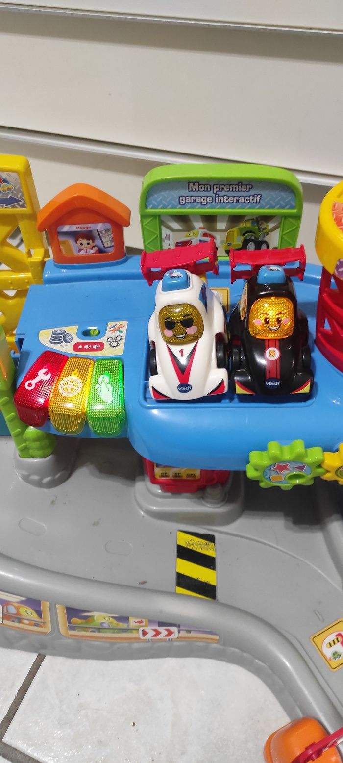 Garage tu tu bolide de vetech Piles neuve - photo numéro 2
