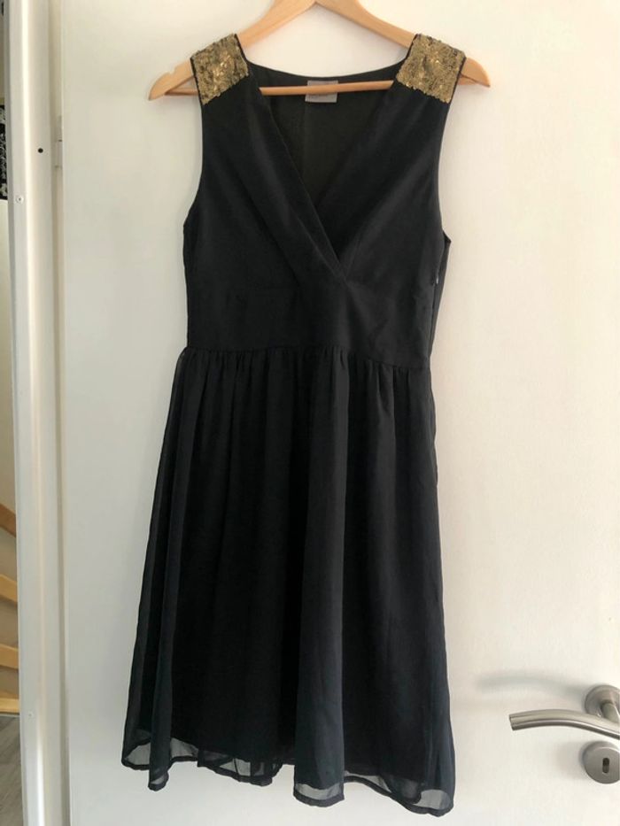 Robe noire et sequins dorés Vero Moda Taille S
