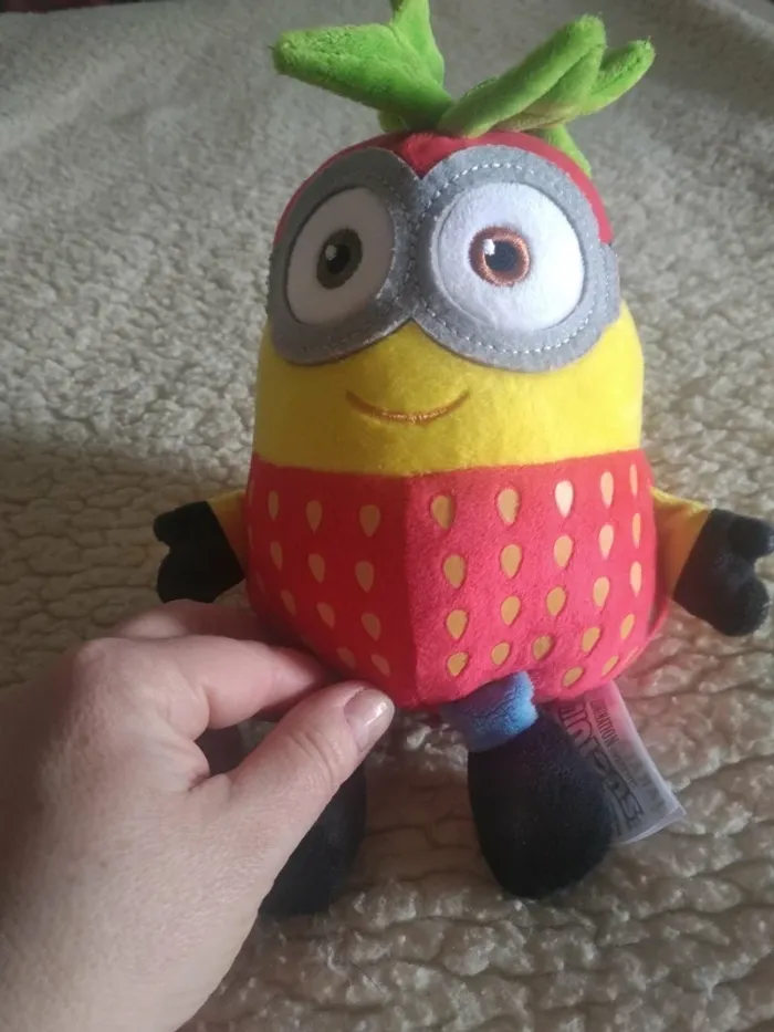 Peluche Minions Fruits Fraise - photo numéro 2