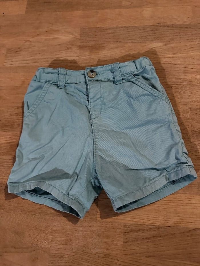 Short bleu