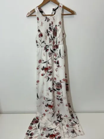 Robe blanche fleurie
