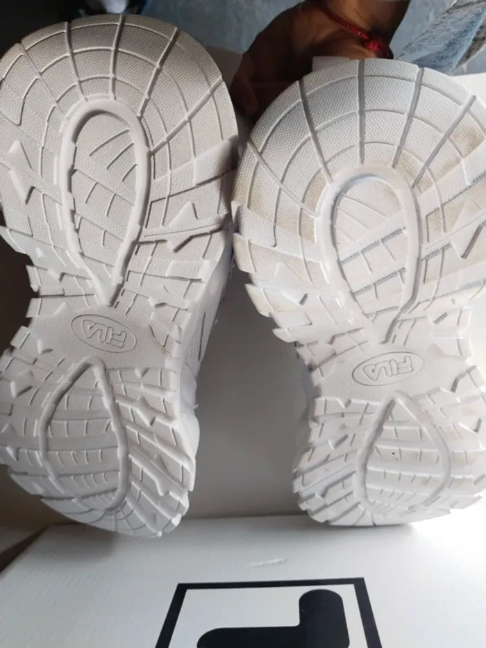 Sublimes baskets sneakers femme marque Fila pointure 38 - photo numéro 8