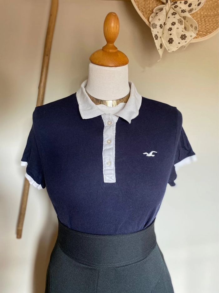 Polo Bleu Marine avec Col Blanc Hollister