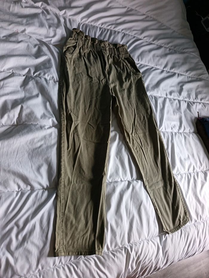 Pantalon femme taille 40 H et M couleur kaki très bonne - photo numéro 3