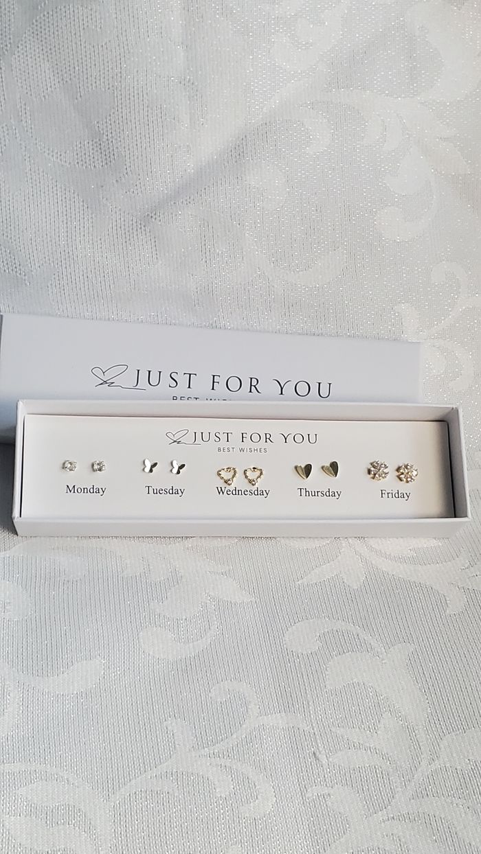 Ensembles boucles d'oreilles neuves.