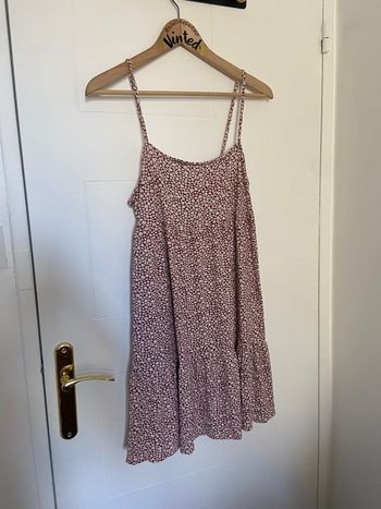 Robe Pull & Bear violette à bretelles – petites fleurs blanches, très bon état