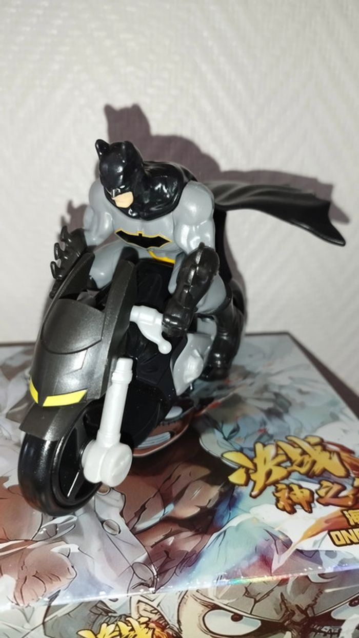 Figurine Batman Moto DC Comics figure Maxi Kinder gigante bike