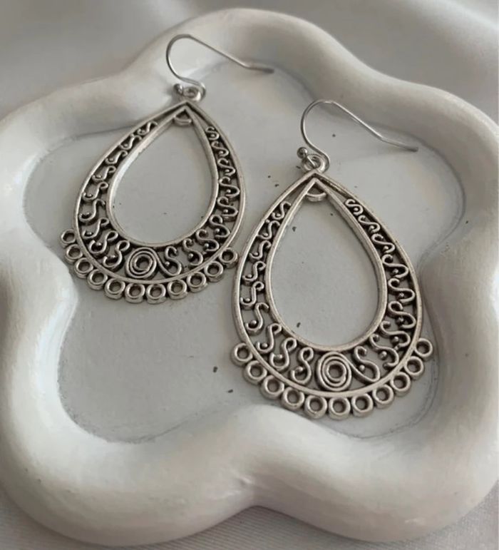 Boucles d’oreilles bohémiennes goutte d’eau argentée - photo numéro 2