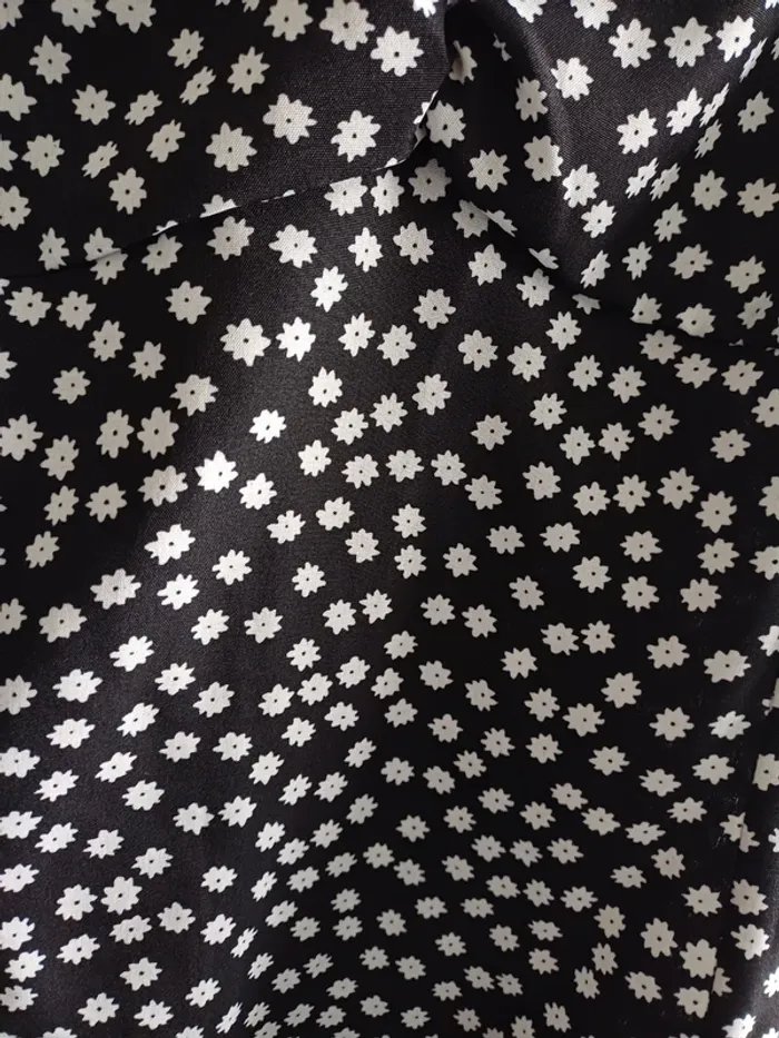 Robe mi-longue fendue - photo numéro 2