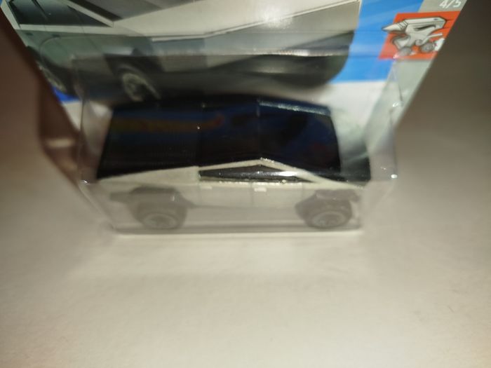 Hot Wheels Tesla Cybertruck 2024 - photo numéro 5