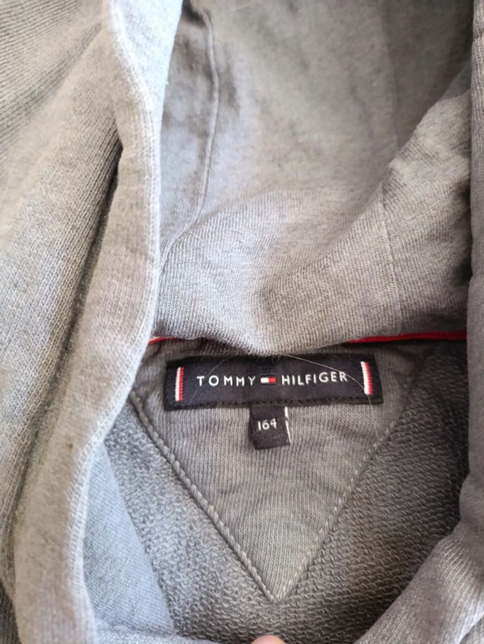 Sweat à capuche Tommy Hilfiger gris – logo brodé – T. 164 - photo numéro 3
