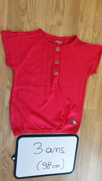 T-shirt rouge taille 3 ans