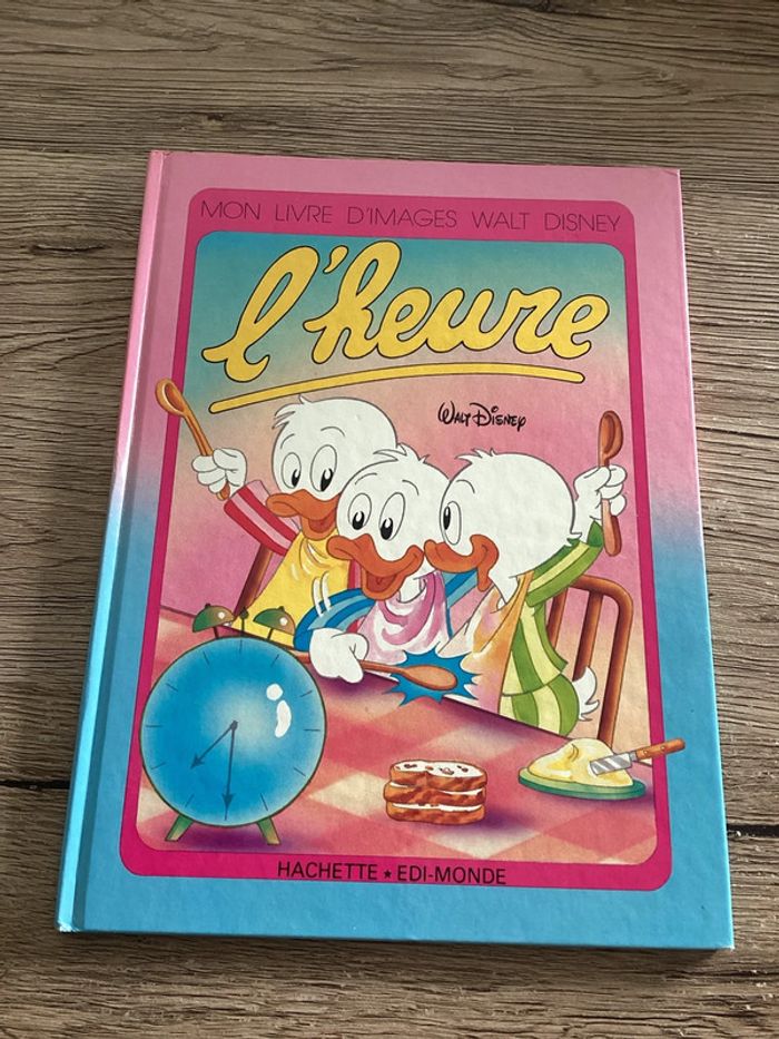 livre d’image walt disney l’heure