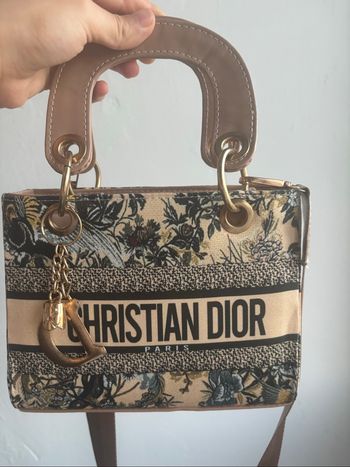 Sac à main beige et noir – taille moyenne, chic et polyvalent
