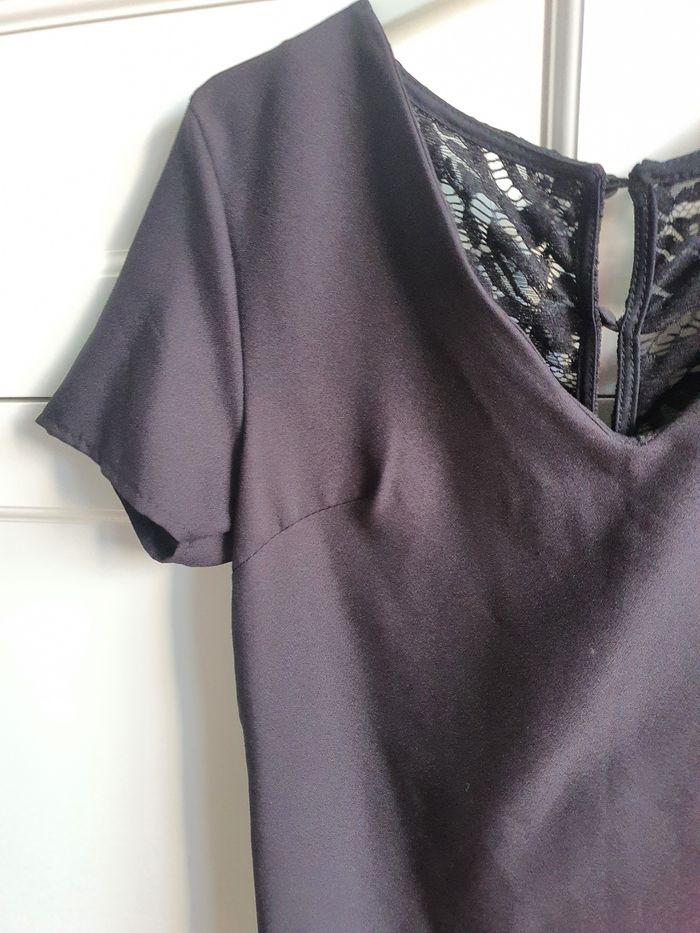 Robe noire en dentelle - photo numéro 2