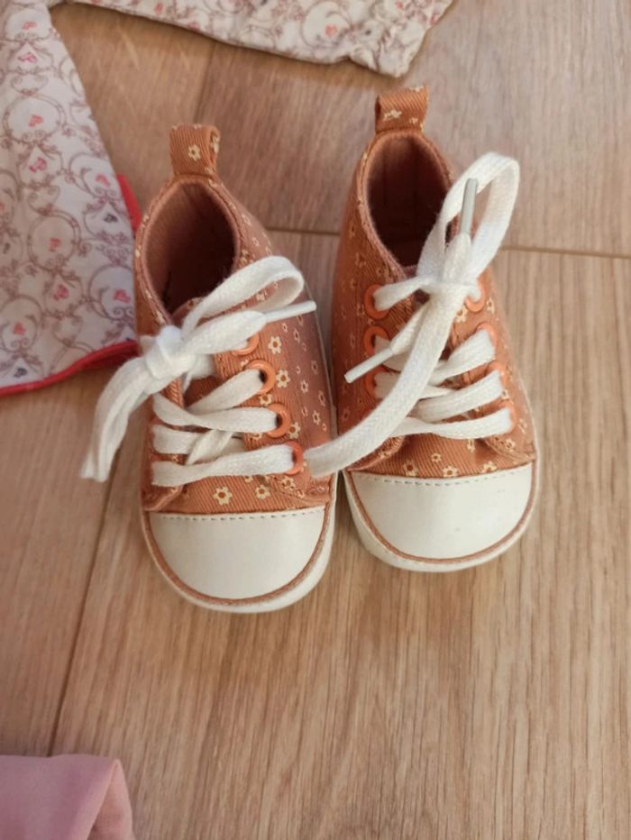 Ensemble pantalon, t-shirt manches longues et chaussures - photo numéro 6