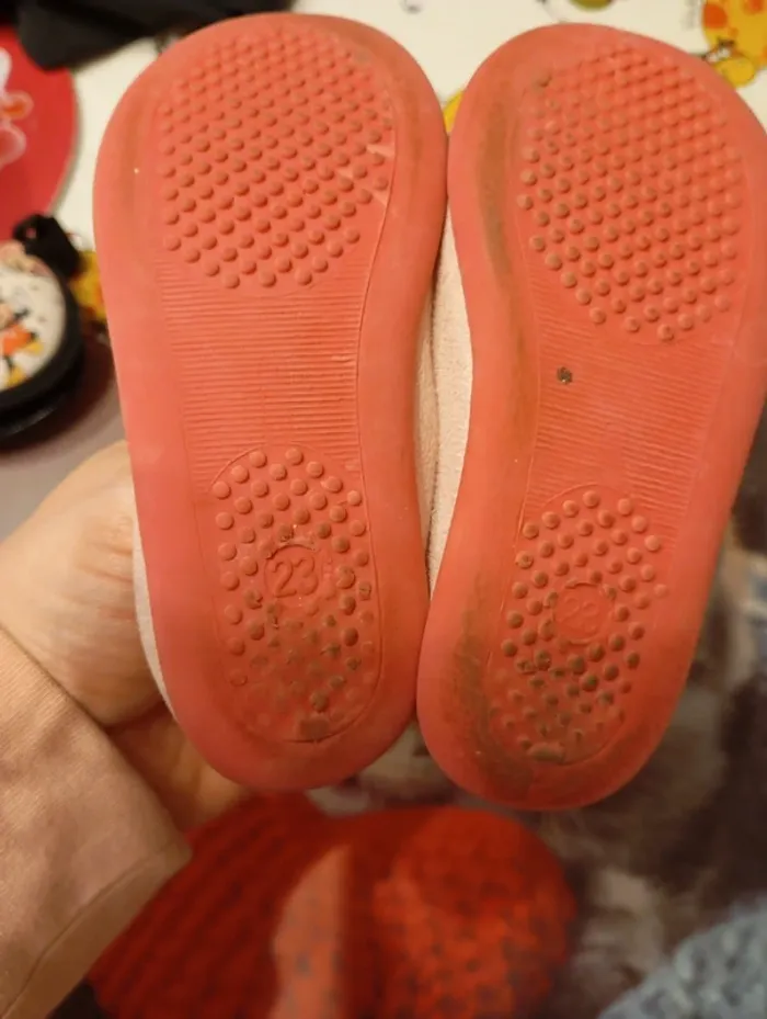 Chaussons licornes pointure 23 - photo numéro 4