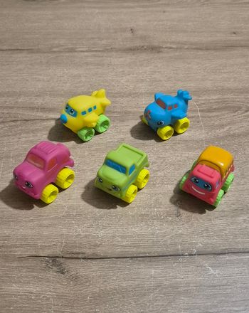 Lot petites voitures pour bébé