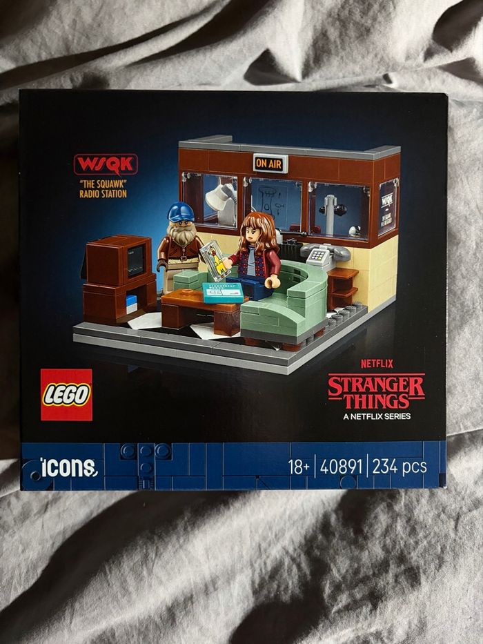 Lego x Stranger Things « The Squawk » Radio Station