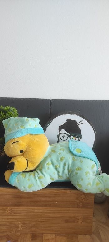 Doudou winnie l'ourson the pooh bleu turquoise violet nuages lunes phosphorescent