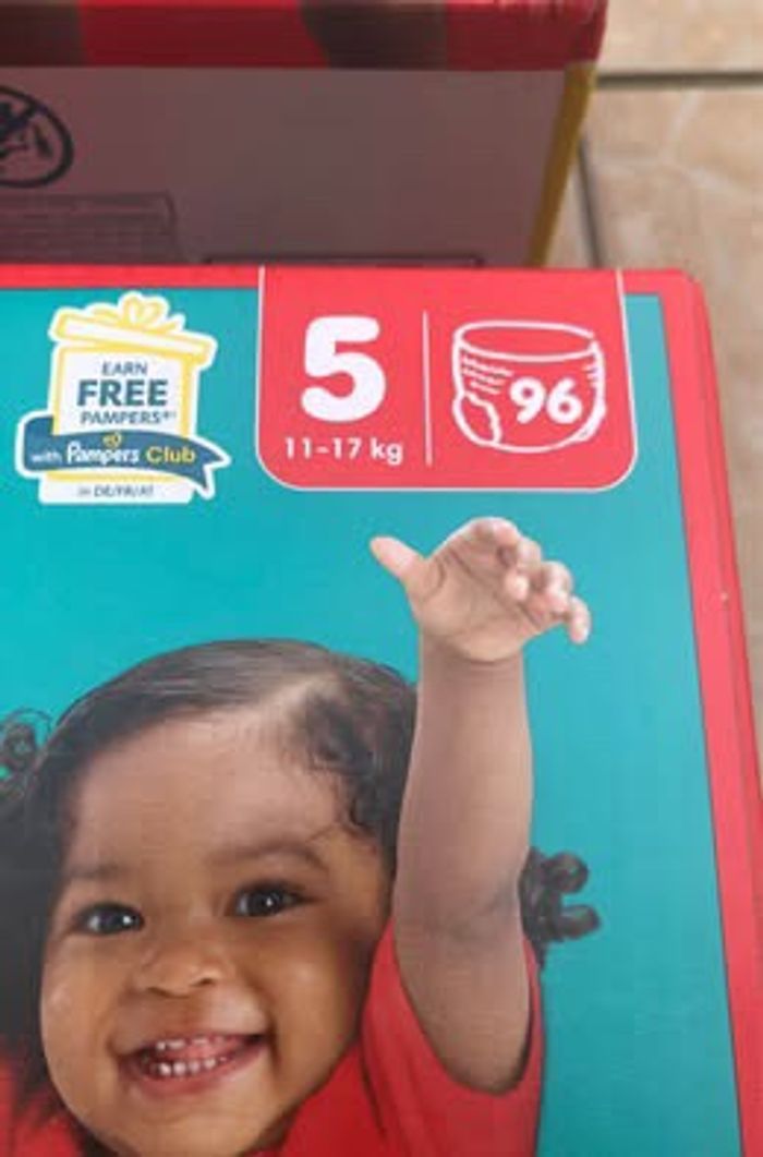 LOT DE 192 COUCHES CULOTTES PAMPERS PANTS TAILLE 5 NEUFS DANS EMBALLAGE