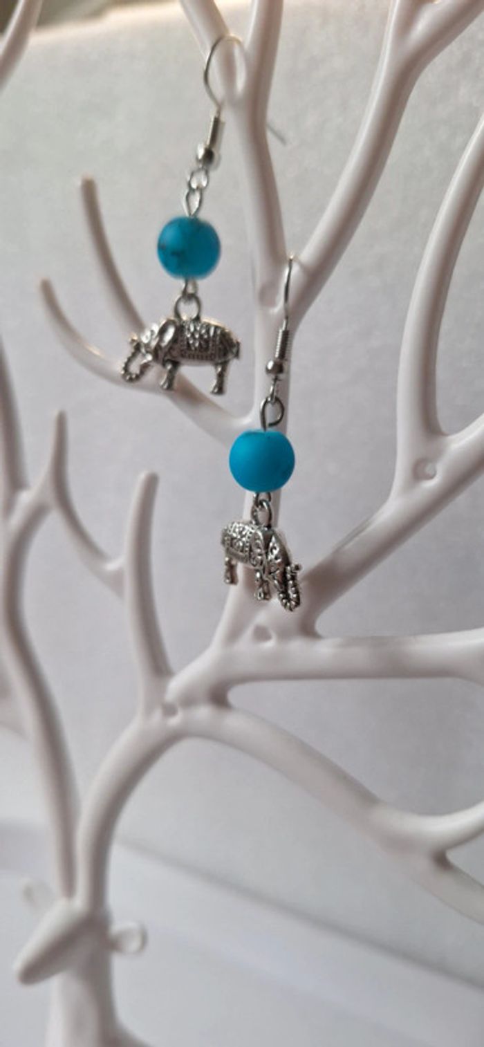 Boucles d'oreilles éléphant perle bleu - photo numéro 4