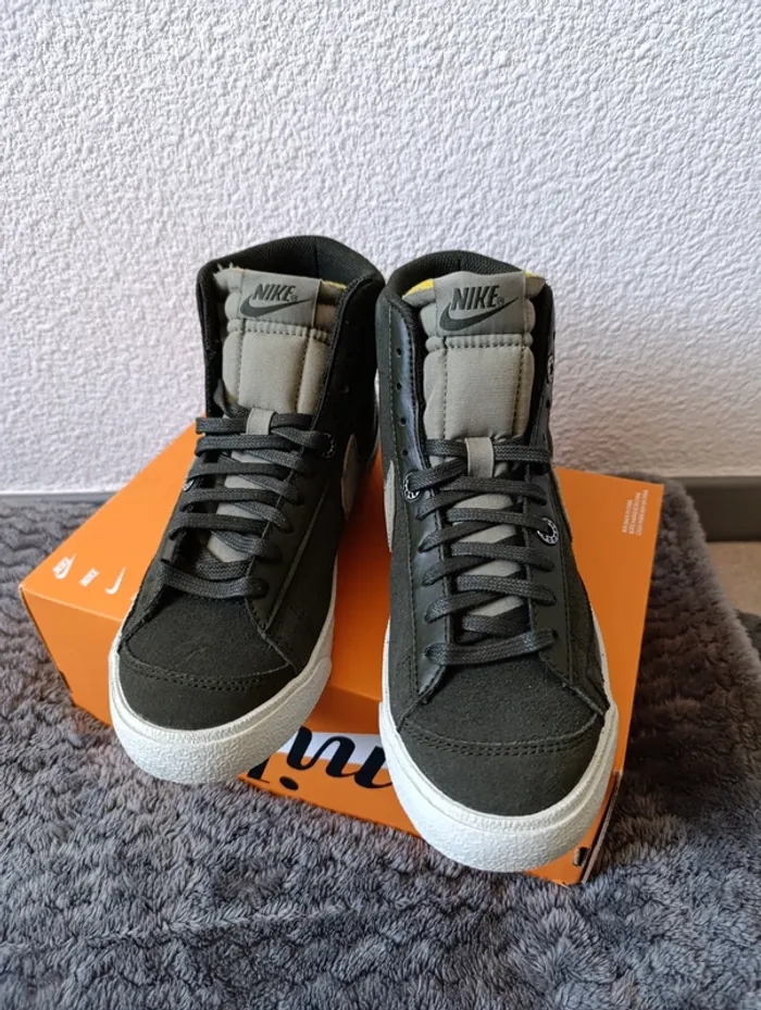 Baskets montantes Nike Blazer taille 36,5 - photo numéro 3