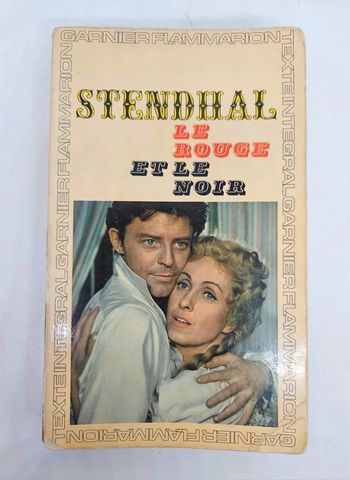 "Le rouge et le noir", de Stendhal.
Flammarion.
510 pages