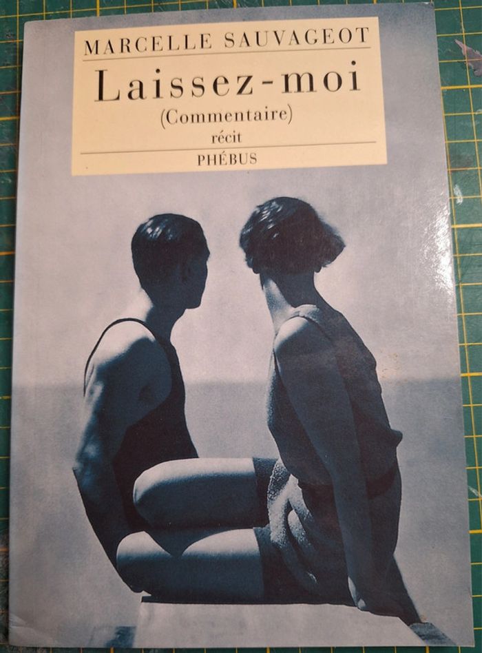Livre "laissez moi" en très bon état