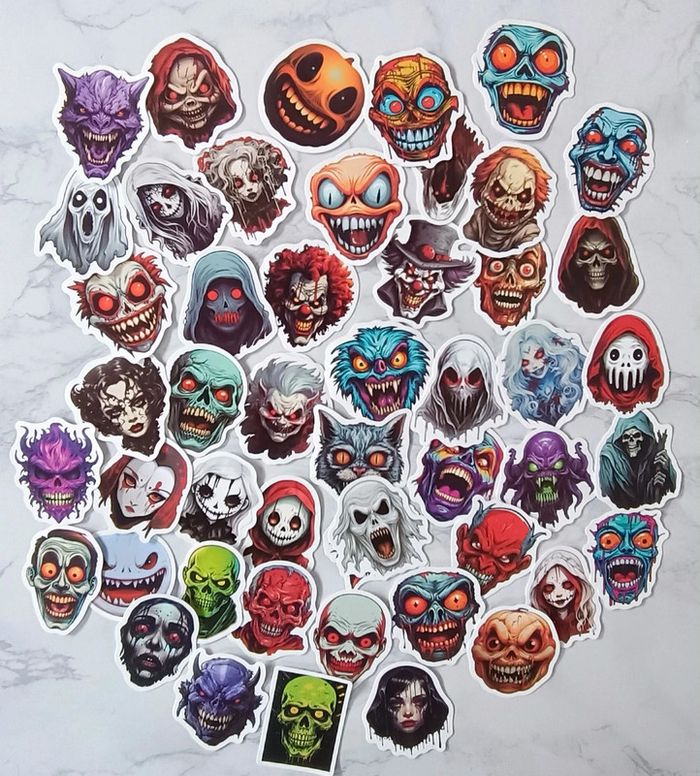 Stickers tête de méchant monstre visage de fantôme horreur scary movie zombie crâne - photo numéro 3