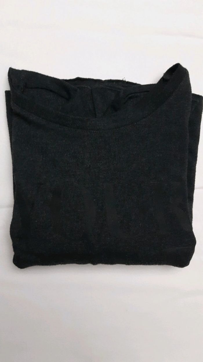 T-shirt manche longue gris foncé taille XS.