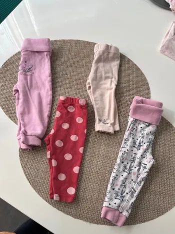 4 leggings taille 6 mois