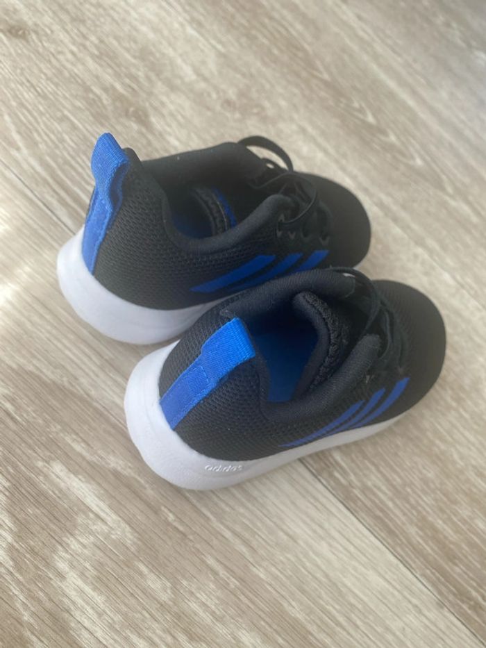 Basket adidas taille 22 neuve - photo numéro 3
