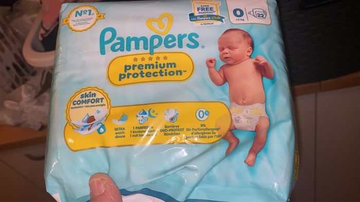 Couches Pampers T0 (ouvert)