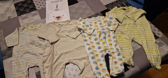Lot de 4 pyjamas 1mois