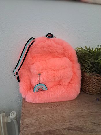 Sac à dos fausse fourrure orange corail fluo claire's neuf arc en ciel