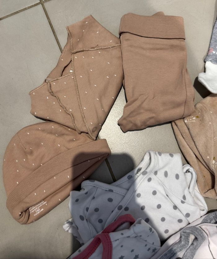 Lot vêtement bébé fille - taille 1 mois - photo numéro 5