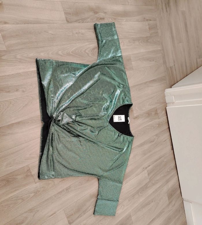 Top vert à paillettes - photo numéro 4