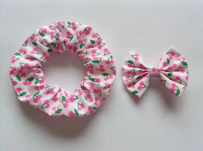 Ensemble accessoires cheveux chouchou + barrette cerise