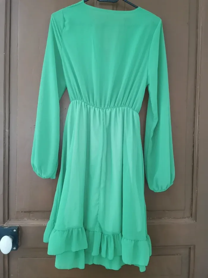 Robe volants vert pomme. - photo numéro 5