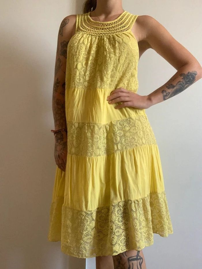 Robe jaune fluide dentelle taille s 36 - photo numéro 3