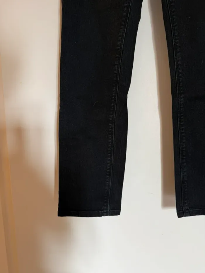 Jean mom noir Armani en très bon état taille 36 - photo numéro 3
