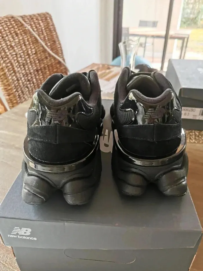 New Balance 9060 Cuir verni triple noir - photo numéro 6