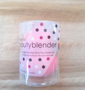 Beautyblender original – Éponge maquillage beige (neuf / jamais utilisé)