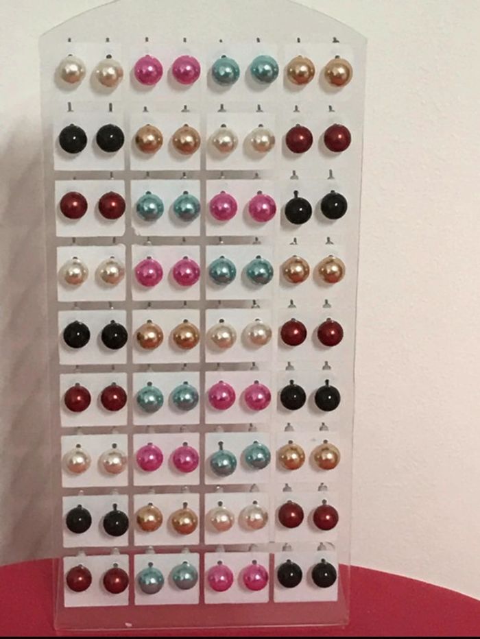Lot de 35 paire de boucles d’oreille, perles