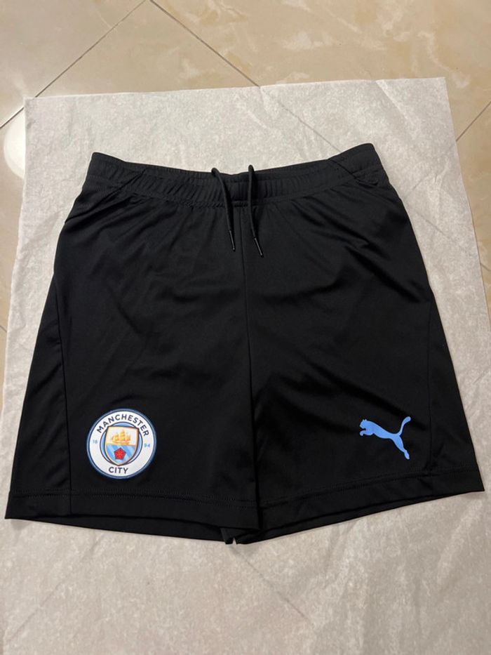 Short de foot Puma, équipe Manchester City avec chaussettes taille 13/14 ans authentique neuf - photo numéro 2