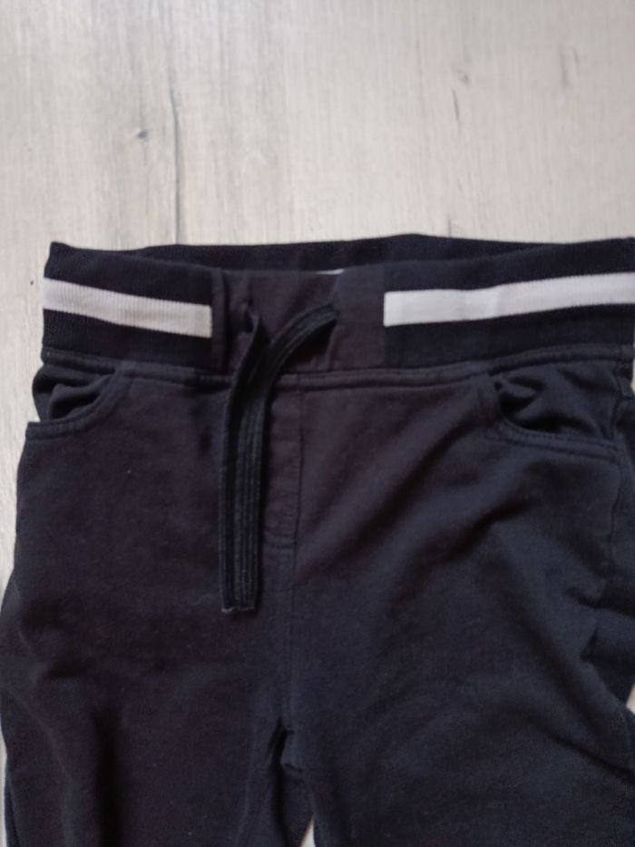 Bas de jogging marque Gémo taille 10 ans - photo numéro 2